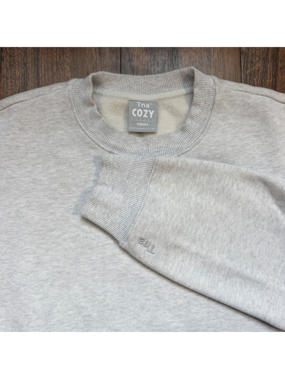 Aritzia TNA Cozy Fleece Perfect Crewneck Sweatshirt S Gray Embroidered Logo